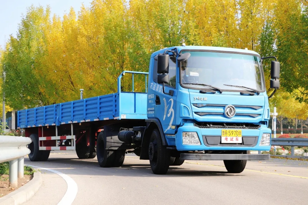 赏校园秋日盛景,享大车班型升级福利——学车就现在!(图12) 赏校园秋日盛景,享大车班型升级福利——学车就现在!(图12)