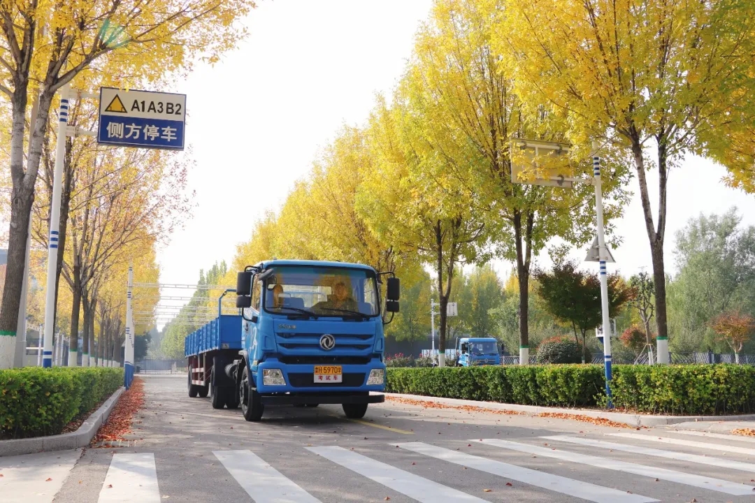 赏校园秋日盛景,享大车班型升级福利——学车就现在!(图15) 赏校园秋日盛景,享大车班型升级福利——学车就现在!(图15)