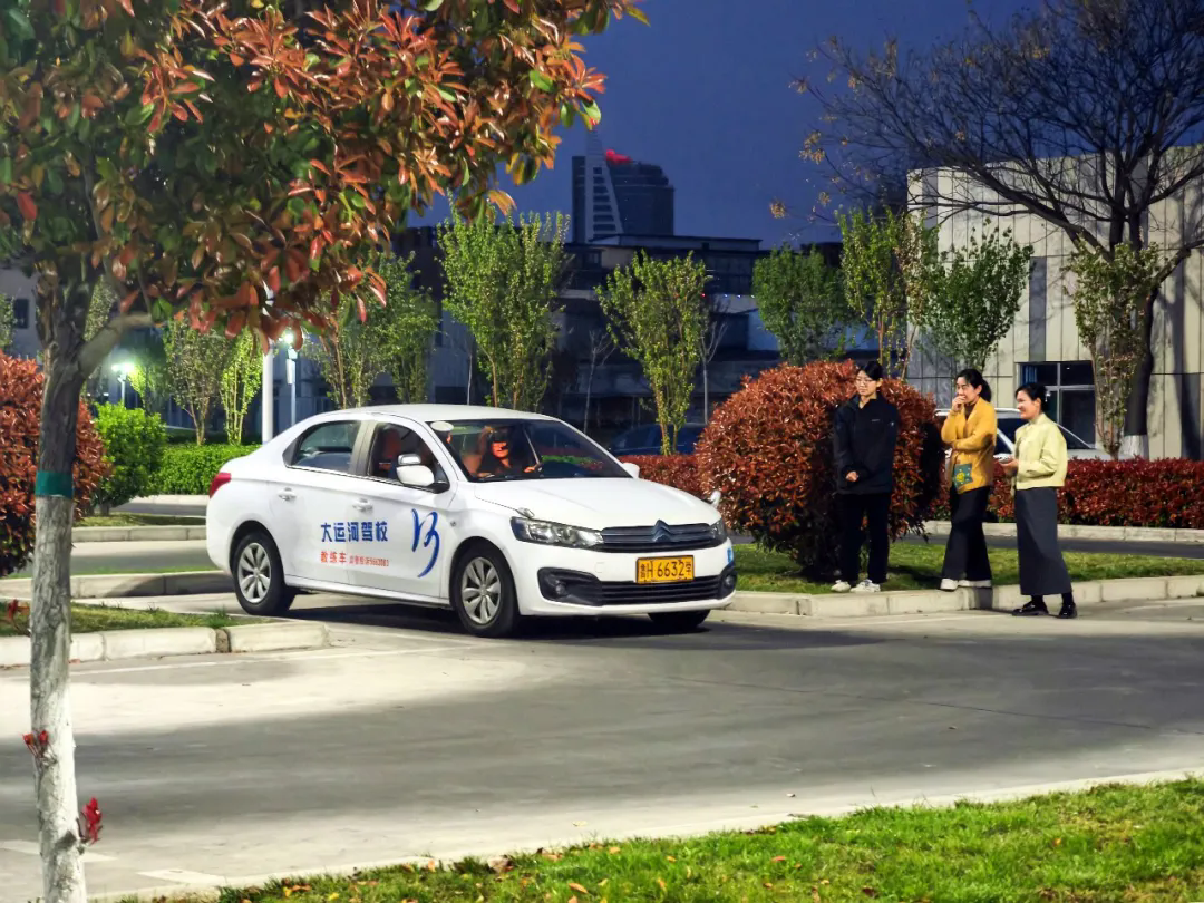 夜幕下的驾考特训：C1/C2夜训班，为拿证加速！(图4)