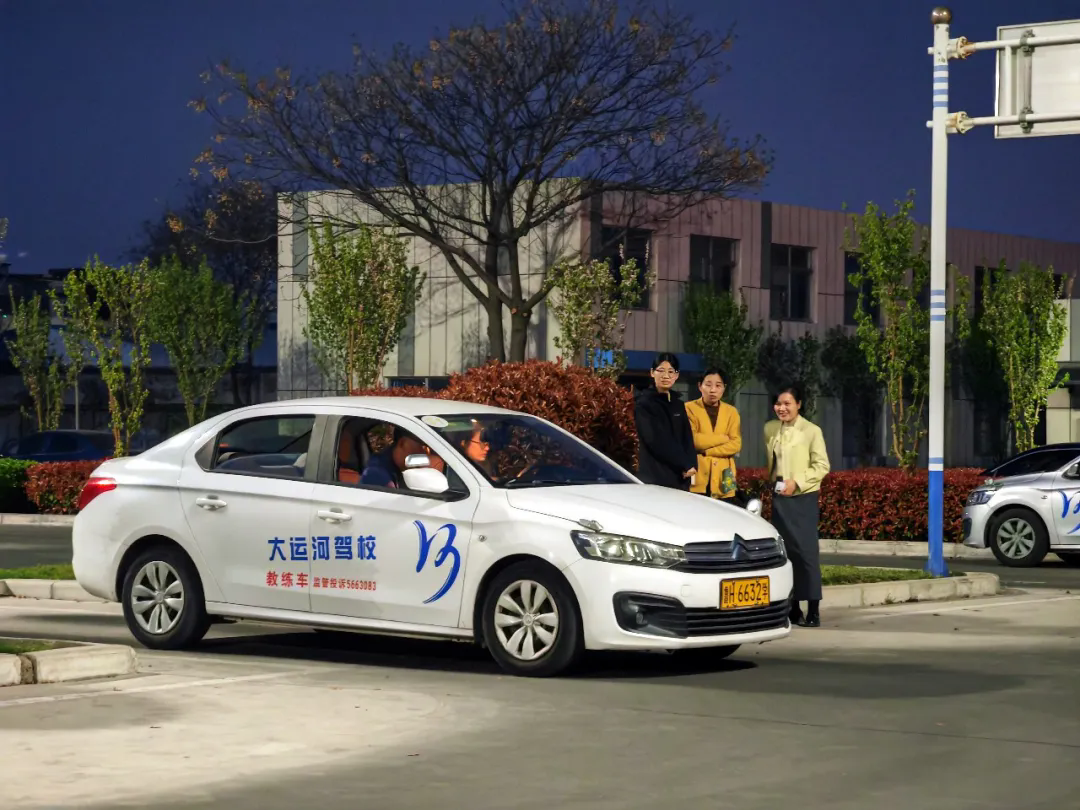 夜幕下的驾考特训：C1/C2夜训班，为拿证加速！(图2)