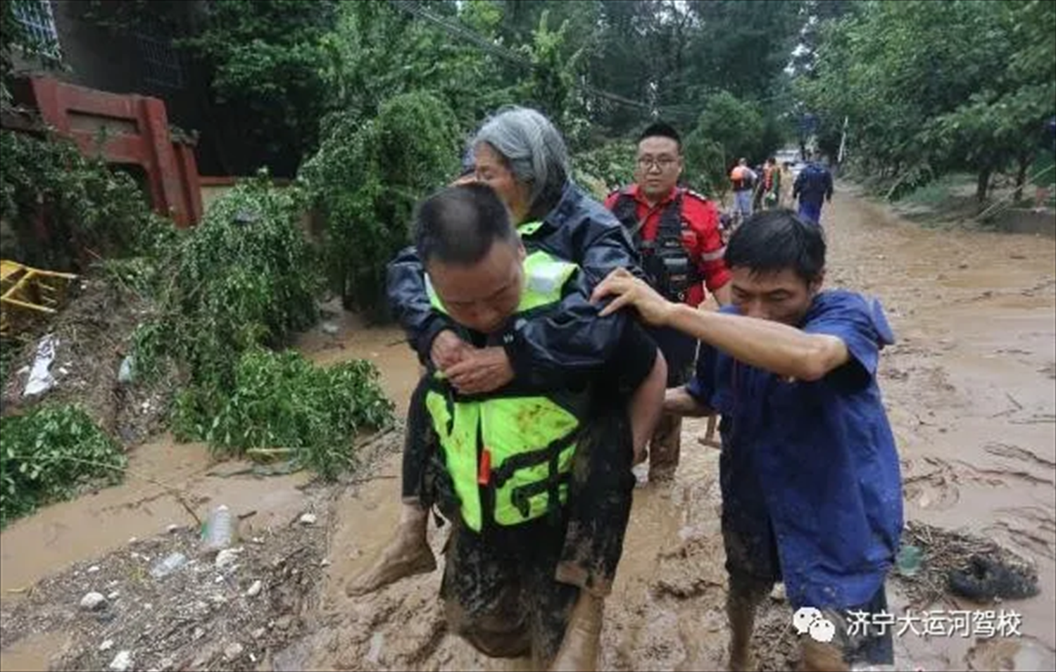 【济宁大运河驾校】全体员工爱心捐款,为河南加油!(图1) 【济宁大运河驾校】全体员工爱心捐款,为河南加油!(图1)